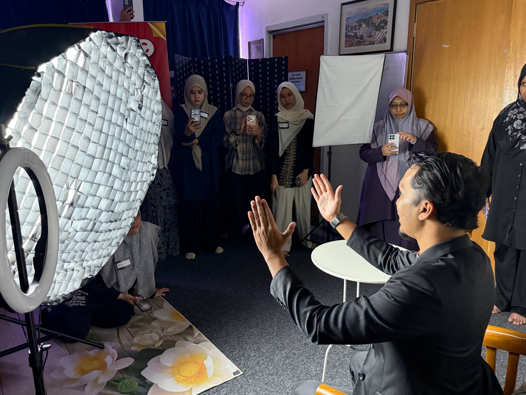 Latihan pencahayaan video menggunakan setup praktikal